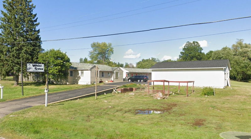 Swan Motel (White Swan Motel) - Street View (newer photo)